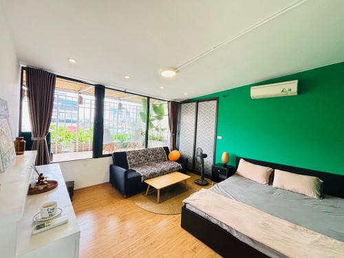 Trang Tien Apartment | Terra Homestay - Elevator & Terrace - 150m to Hoan Kiem Lake