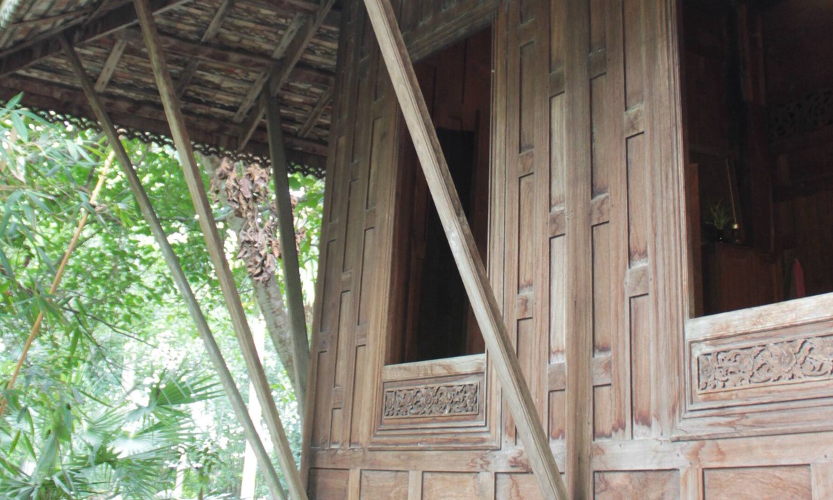 Hang Dong House | Thai Teak House Garden Homestay