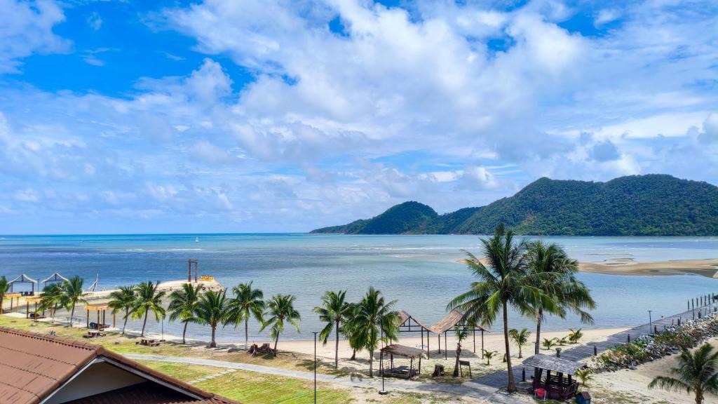 Klong Son Resort | The Aiyapura Koh Chang - Complimentary Paddleboarding