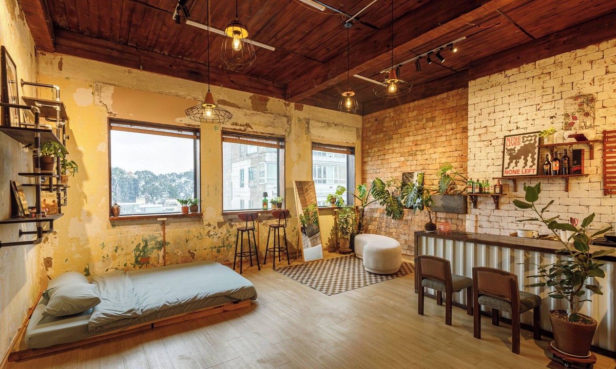 Bui Thi Xuan Apartment | The Artist Raw Brick Studio | 2BR - 1 Sofa Bed - 5 mins to Bui Vien