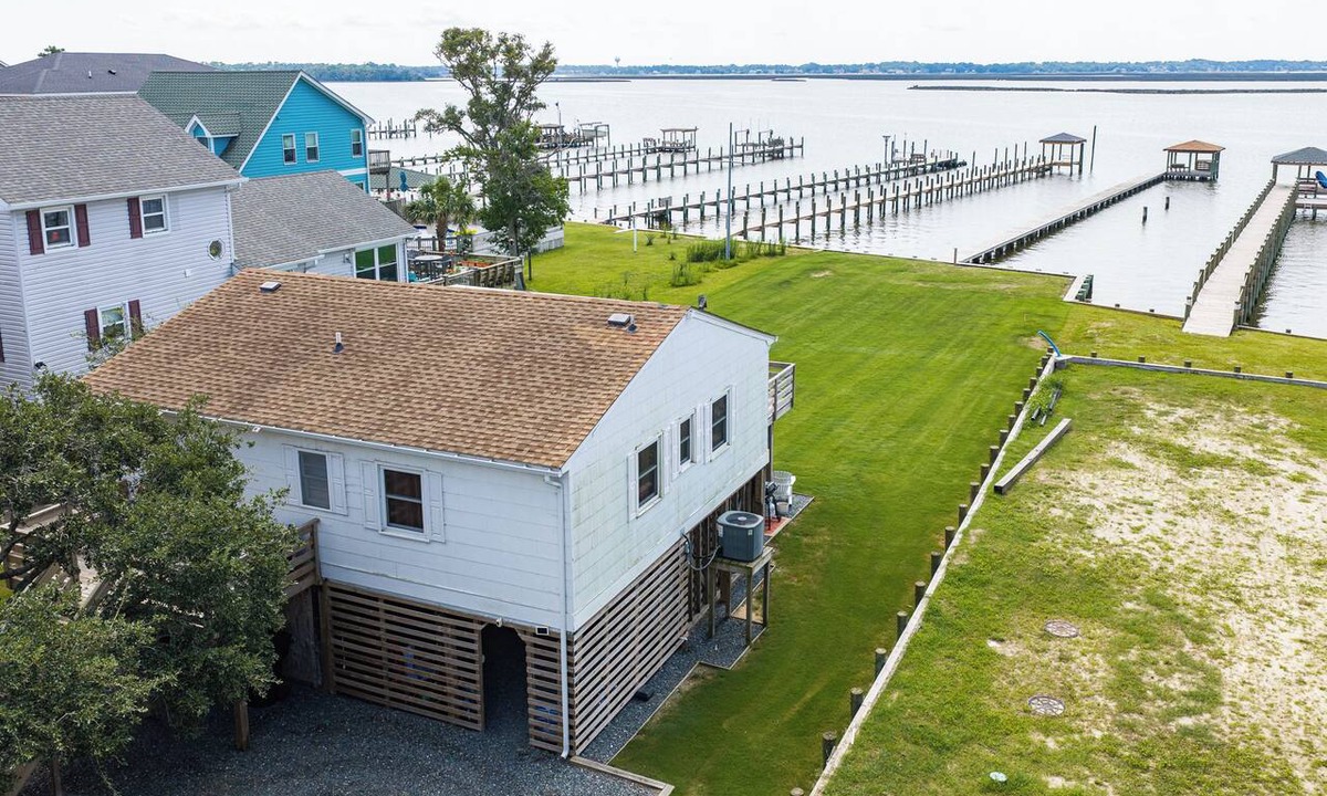 Colington House | The Bay House - Soundfront, Dock, Gazebo, Close to Beach, Shops, Restaurants, Flex Stays