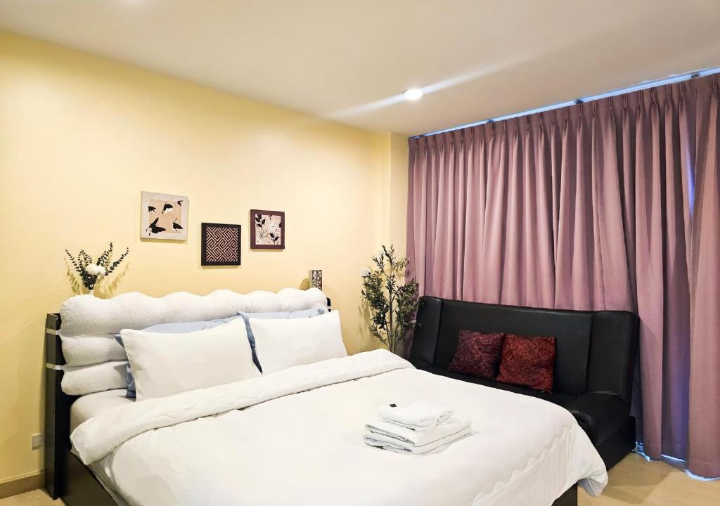 Ban Bang Saen Apartment | The Beach Bangsaen Condo 327/30