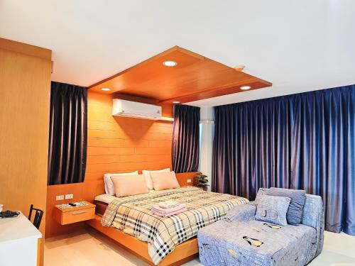 Ban Bang Saen Apartment | The Beach Bangsaen Condo 327-27