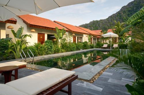 Hoa Lu Resort | The Greenary Garden