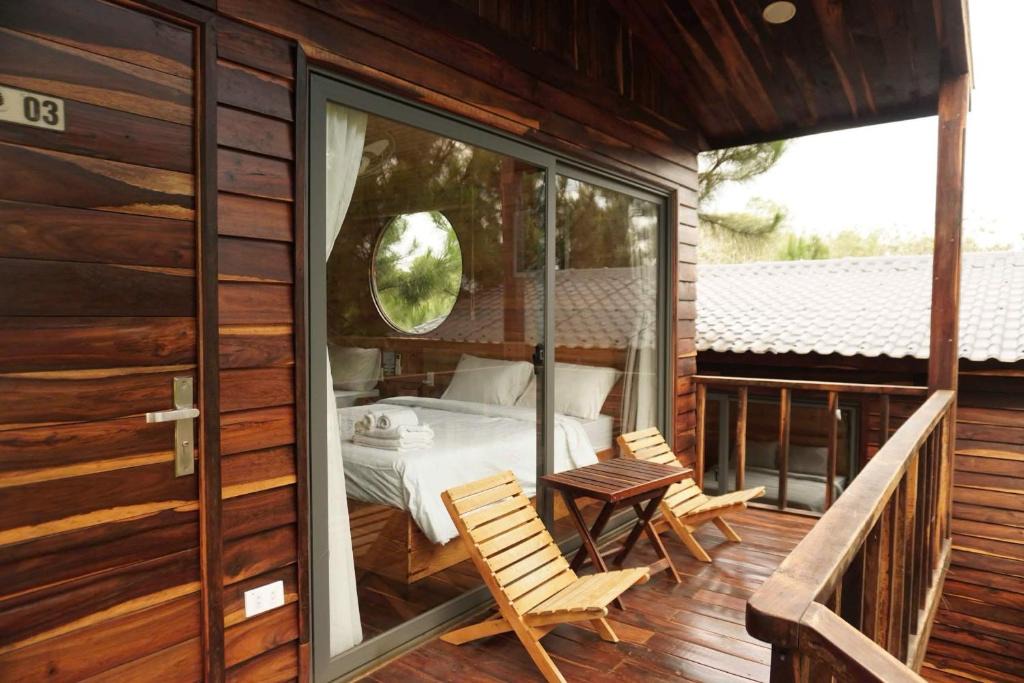 Dak Glong Hotel | The Lake Hill Farm Tà Đùng