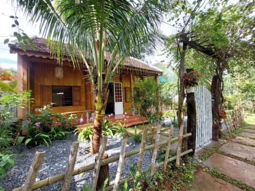Cu M'gar Ski Chalet | The Lazy Farm - Lake View Wooden House