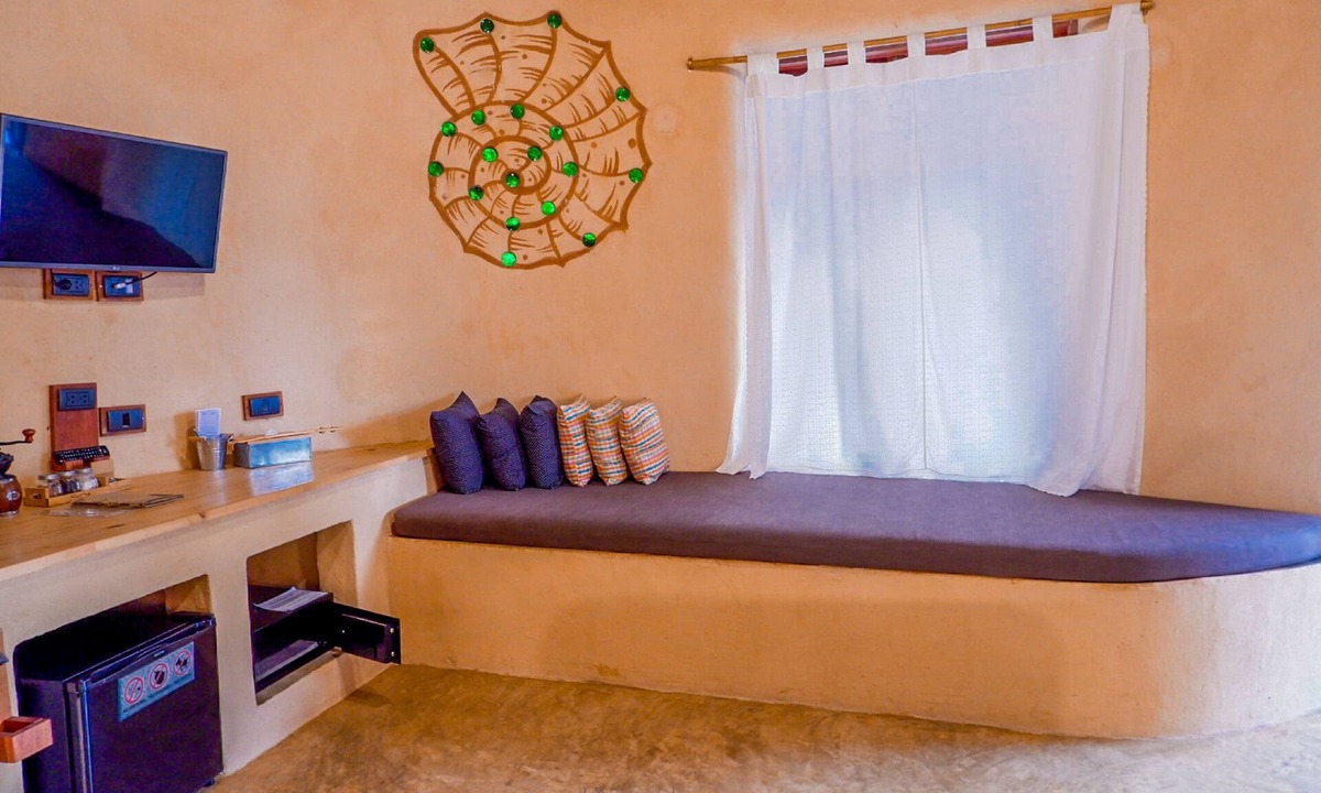 Ang Thong Hotel | The Mud