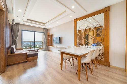 District 5 Apartment | The Rixx Everich 2 beds 2 bath at Chinatown with pool and gym and Netflix