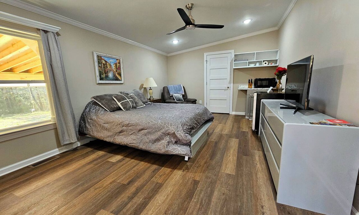 Appling Apartment | The SideSuite-Private Entrance-Clarks Hill Lake & Augusta