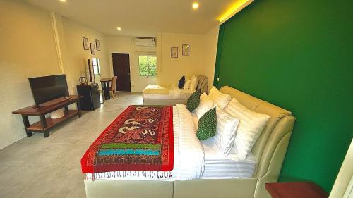 Nong Thale Hotel | The Simple Place - King and Twin