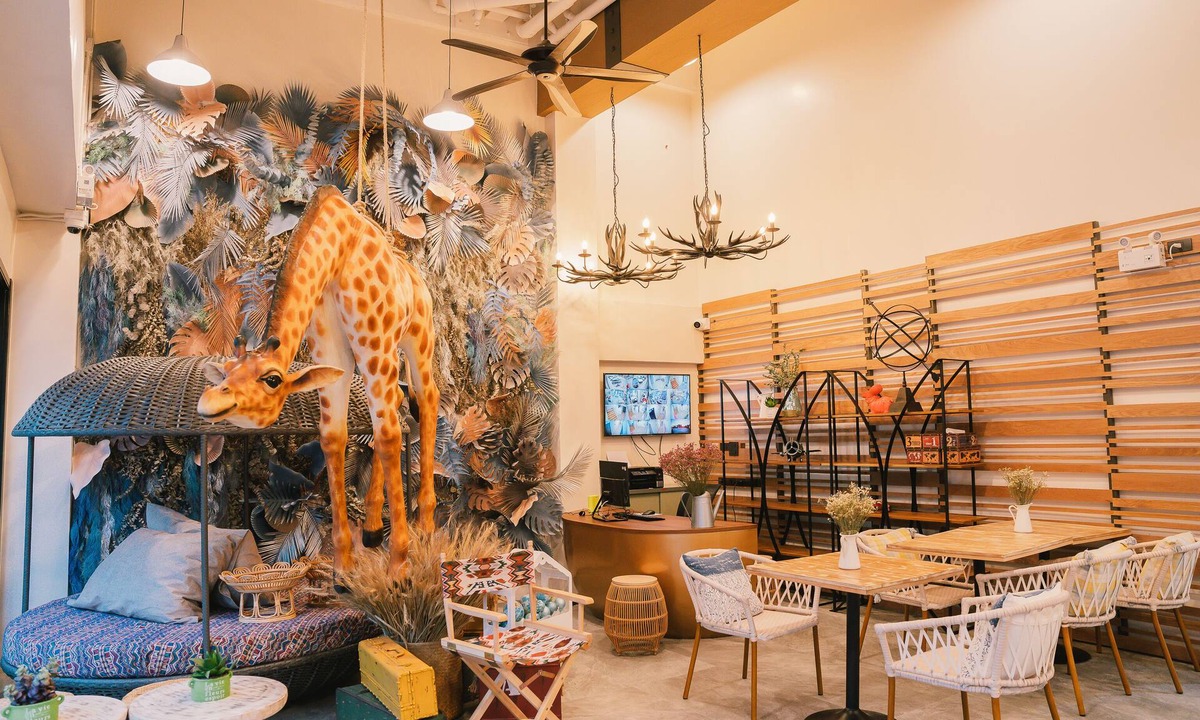Sri Phum Hotel | The Standard Room Queen Bed: Tapir