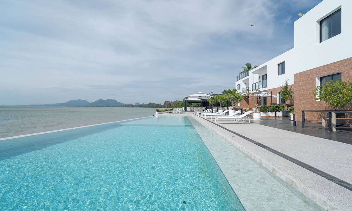 Bang Son Hotel | The Village Chumphon Hotel