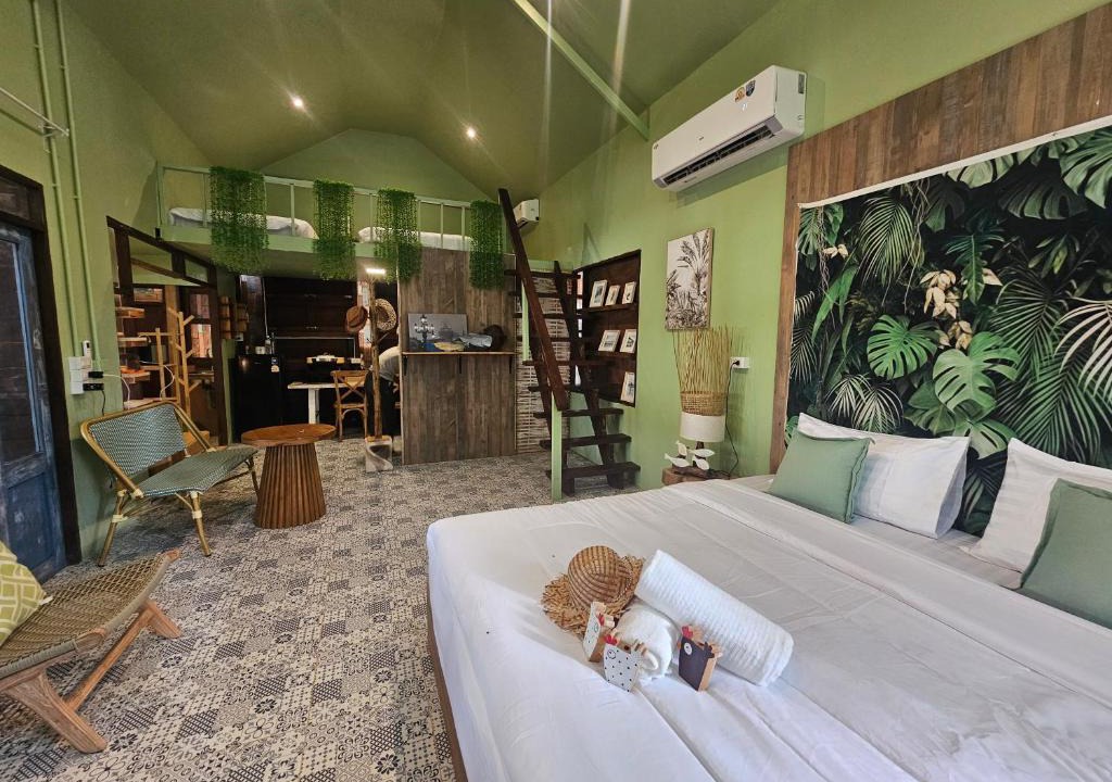 Koh Kaew House | Three Hen Lakeside