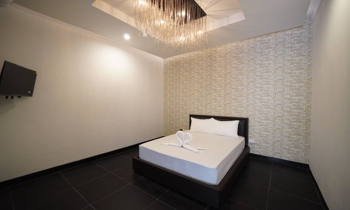 Phan Thong Hotel | Tomorrowland Amata
