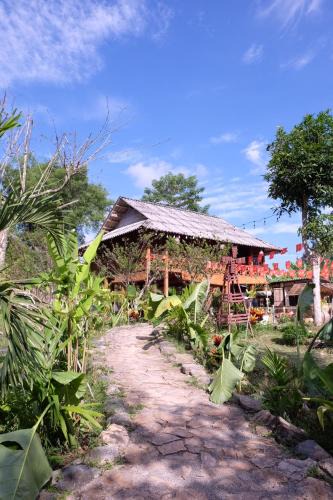 Tan Lac Cabin | TRADITIONAL STILT HOUSE - The Bare Nest Retreat - Xóm Đung Homestay