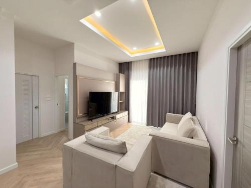 Saraphi Villa | Tropical home close to nature and city