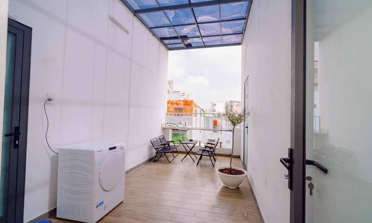 Phu Nhuan Apartment | Urbanest Serviced Apartment - Near airport