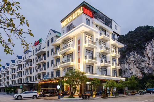 Van Don Hotel | Van Don Royal Hotel