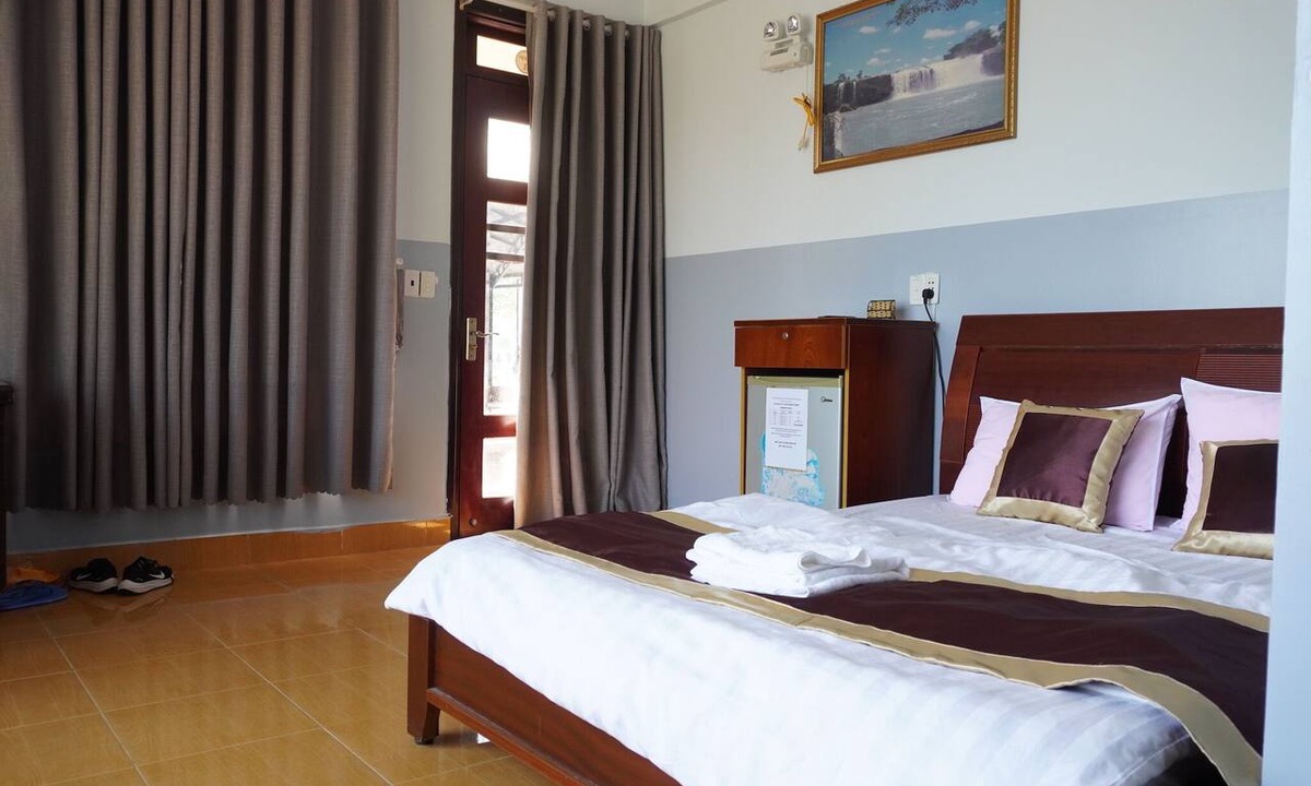 Lien Son House | Van Long Elephants Hotel