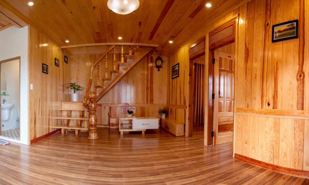 Da Lat Bed & Breakfast | Villa Đồi Gió Hú - View Hill in Center of Da Lat
