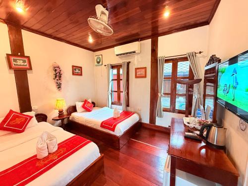 Luang Prabang Hotel | Villa Ouis NamKhan River View
