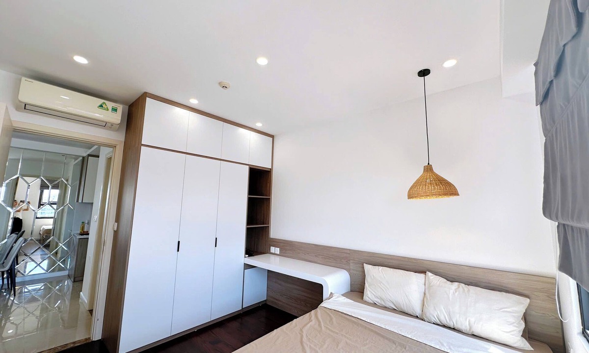 Trung Hoa Nhan Chinh Apartment | Vinhomes D’Capitale | Spacious 2BR for Short or Long Stay