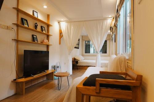 Hang Bai Apartment | Vintage House in Central of Old Quarter 2 Bedrooms with Healing Vibe