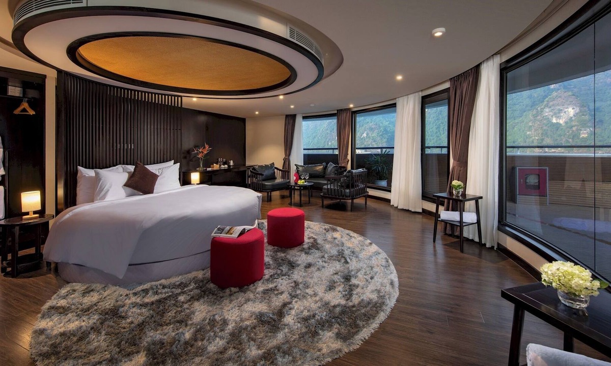 Bai Chay Apartment | VIP President Suite in Scarlet Pearl Cruise