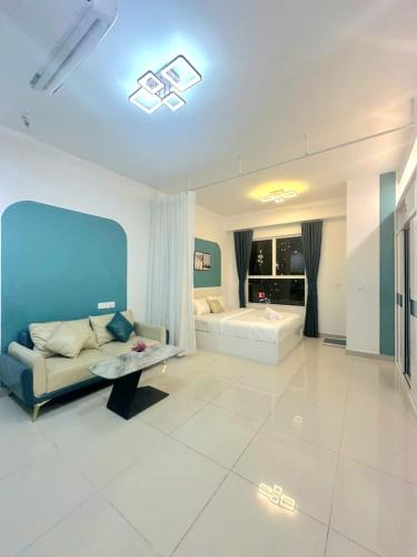 District 7 Apartment | Way home Sunrise Cityview