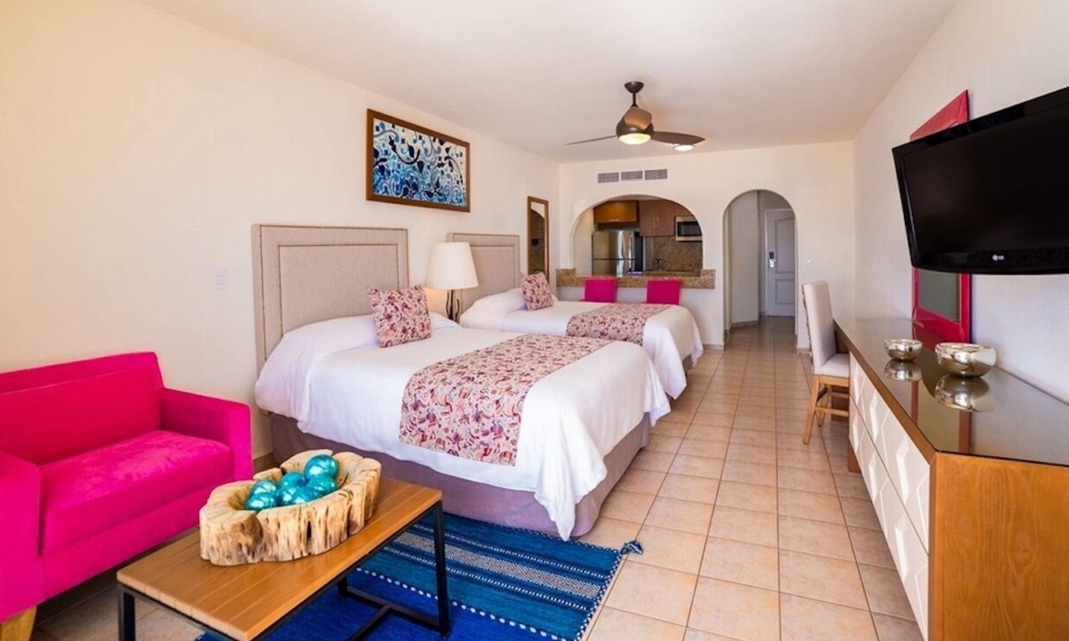 Cabo San Lucas Resort | Welcoming resort in Cabo San Lucas! This beautiful resort is a pure delight!