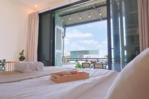 Thuy Khue Bed & Breakfast | West Lake View Apartment, 5 minutes from Hanoi Old Quarter Street, Ba Dinh Square