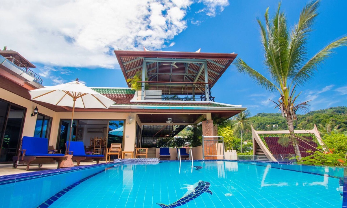 Kata House | Wunderschöne private Villa mit Infinity Pool by Interhome