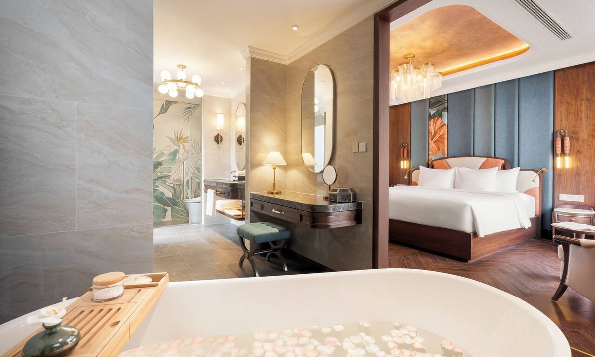Van Don Hotel | Wyndham Garden Sonasea Van Don