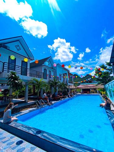 Phong Nha Hostel | YoLo Pool Bar Villas & Garden Restaurant