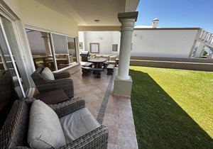 Villa ∙ 3 bedrooms ∙ 12 guests in Sandy Beach