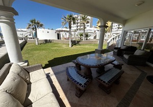 Villa ∙ 3 bedrooms ∙ 12 guests in Sandy Beach