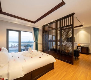 Eco Riverside Hotel 