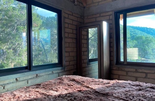 Arteaga Cabin | Área privada con una cabaña nueva equipado con todas las comodidades.