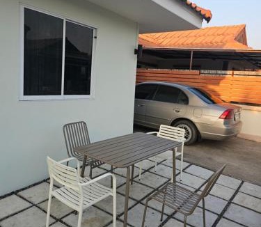 Nakhon Sawan House | บ้านพักซอย 8 โฮสเทล