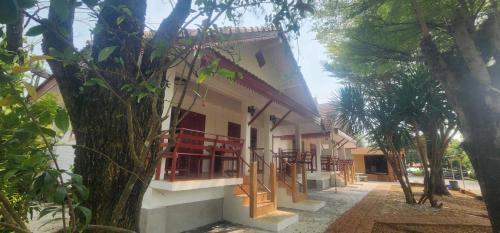 Laem Sing House | บ้านพักป้าชบา ชายหาดแหลมสิงห์