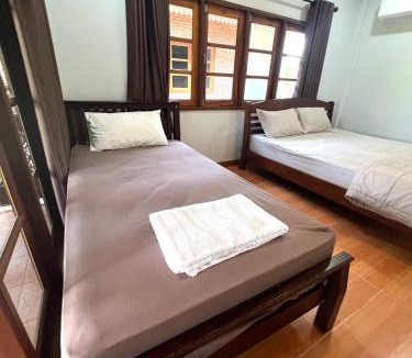 Laem Sing House | บ้านพักป้าชบา ชายหาดแหลมสิงห์