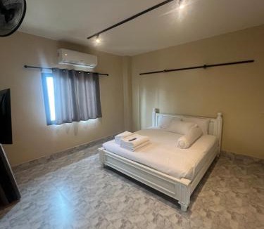 Chumphon Villa | บ้านสวนริมน้ำยางยวนโฮมสเตย์ พูลวิลล่า
