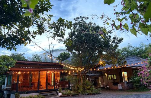 Khuan Ka Long House | บ้านไม้ชายแดนกาแฟสดแอนด์โฮมสเตย์