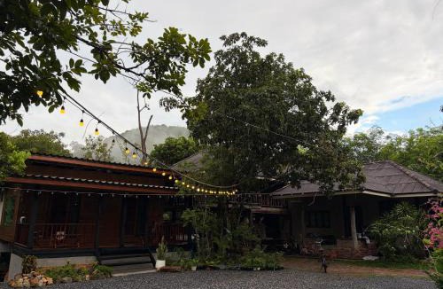 Khuan Ka Long House | บ้านไม้ชายแดนกาแฟสดแอนด์โฮมสเตย์