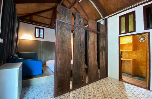 Khlong Luang House | เรือนเงินตรา