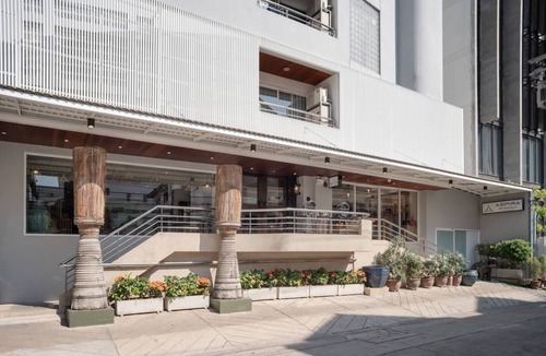 Ploenchit Condo | 1 BR Ruamrudee/service/Monthly