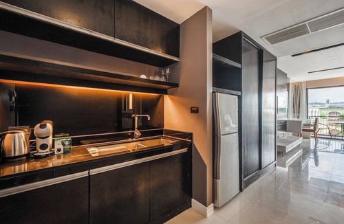 Patong Apartment | 1 BR Sleeps 3 &Pool by patong beach-the charmC197
