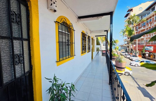 Emiliano Zapata House | 11pax, Amazing House -Only few steps from the Beach " los Muertos "Romantic Zone