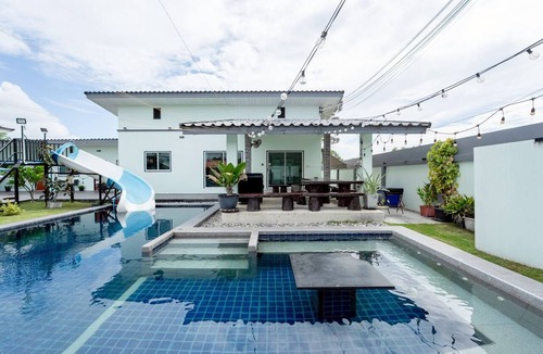 Pong Villa | 12 BR Blue Lake Residences Pattaya - Mabprachan Lake