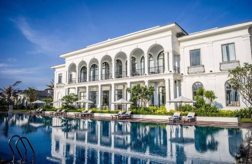 Nha Trang Villa | 2 bedroom villa located right next to the stunning beach on Hon Tre Island